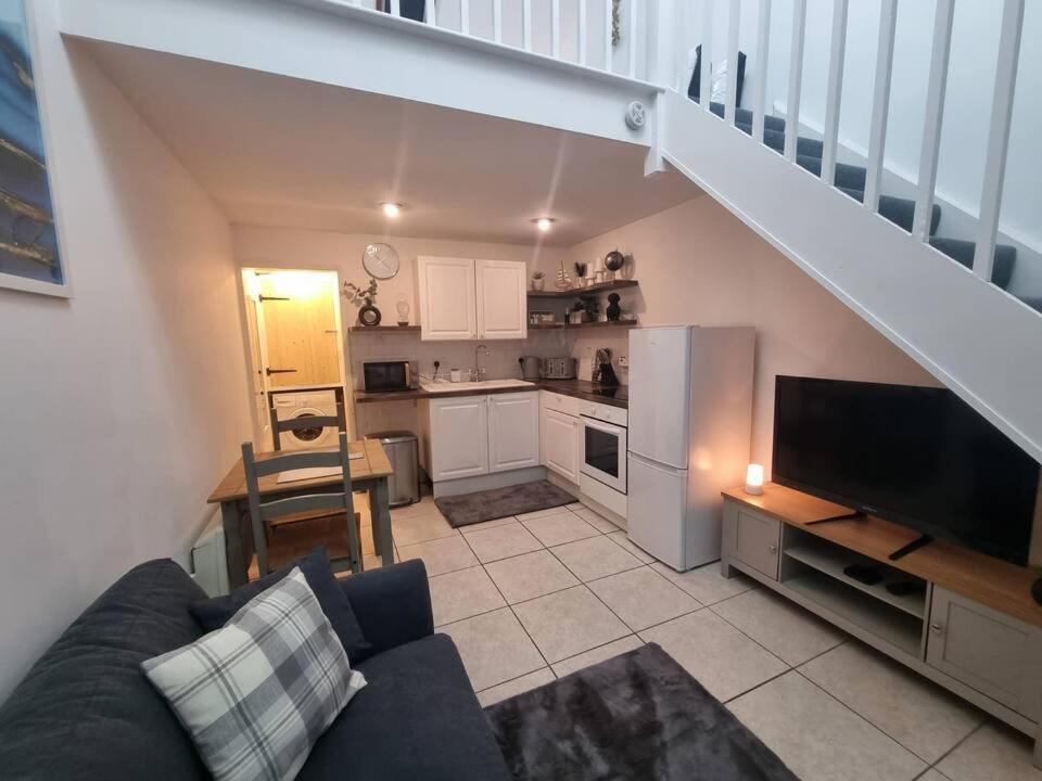 Cosy Moat House Cottage #6 彭布罗克 外观 照片